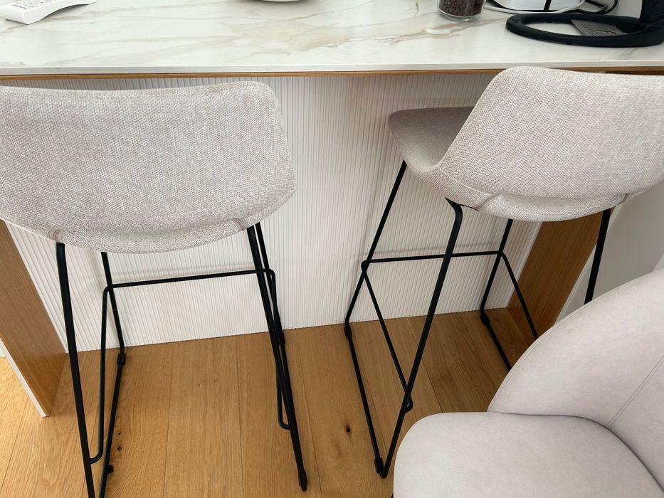 Високи столове Kave Home