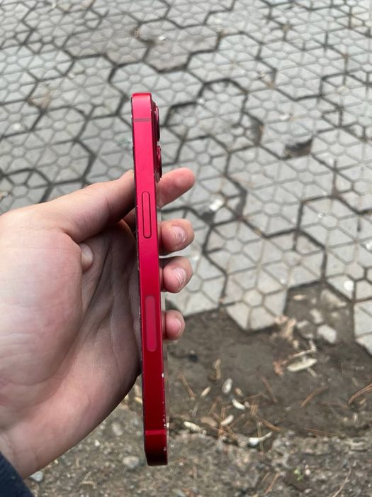 Iphone 13 красный
