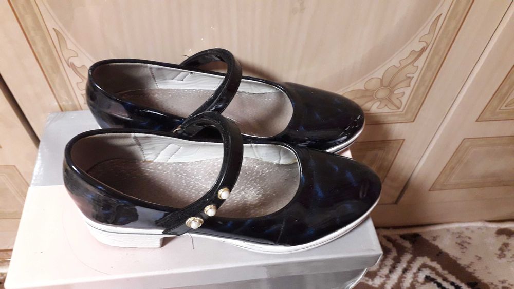 Туфли на девочку р.35