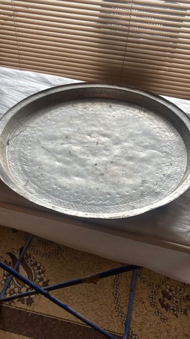 Поднос масивен естествен матерял...гравиран.