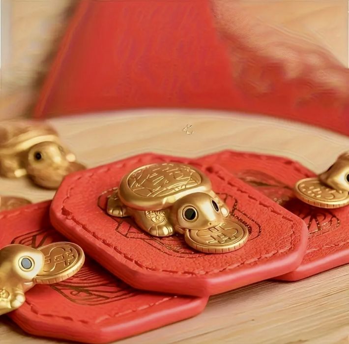 Амулетче - златиста костенурка с калъфче