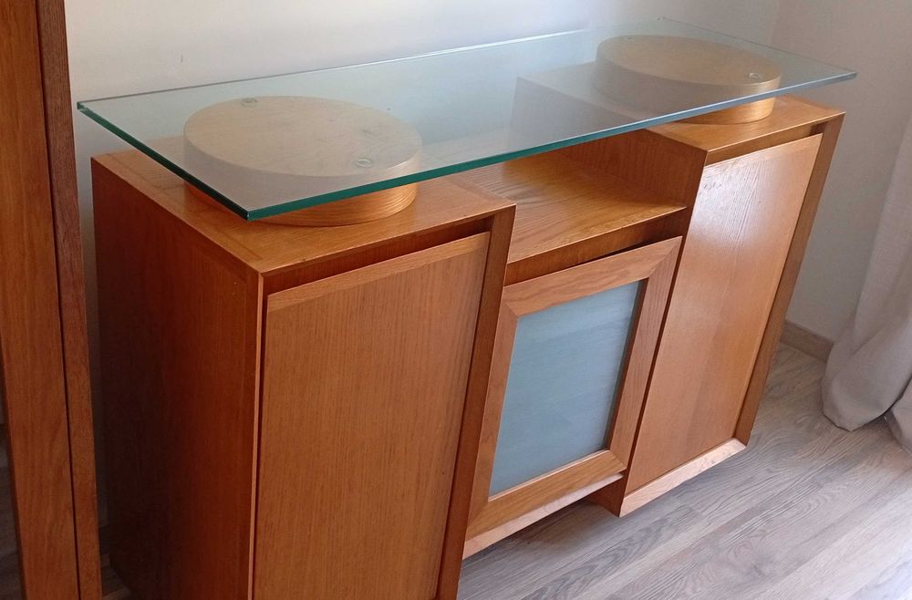 ТВ Шкаф дърво и стъкло