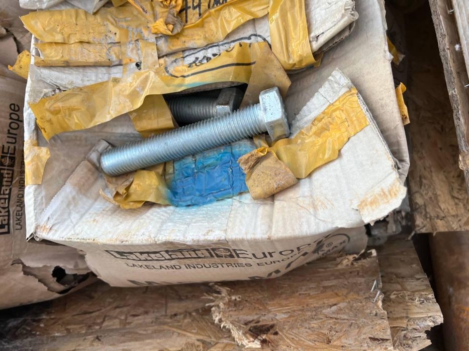 Метизы болты разного диаметра