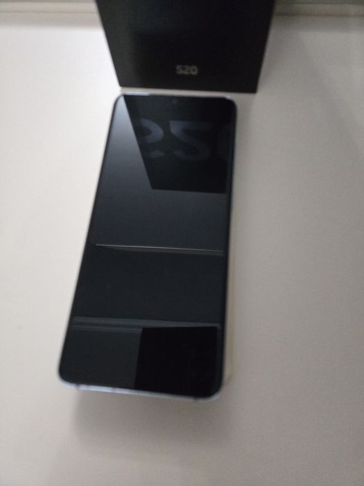 Продам Samsung Galaxy S20