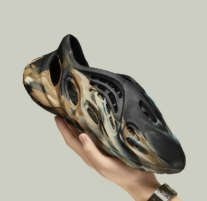 Yeezy Foam Runner от Adidas.