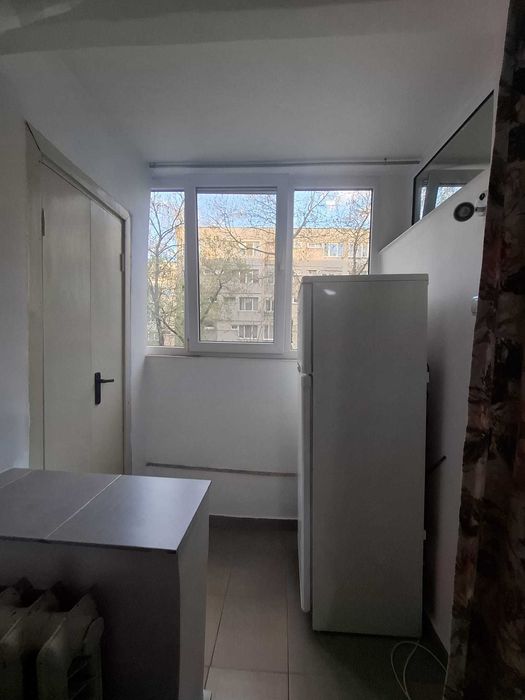 inchiriez garsoniera pe str Dambovitei