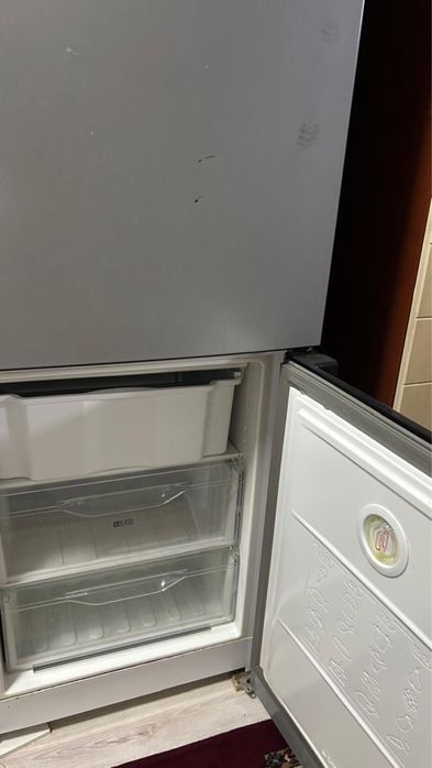 Продам двухкамерный холодильник