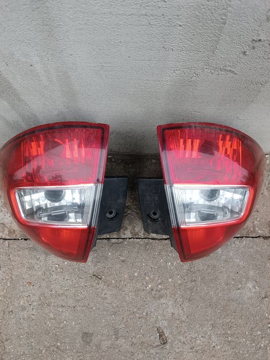 Lampa stop spate Dacia Sandero Stepway3 stop spate Dacia Logan3 Clio4 Clio3 Scenic2 Megane2 Laguna2 Dacia Sandero Stepway3 Clio4 Clio3 lampa far Dacia