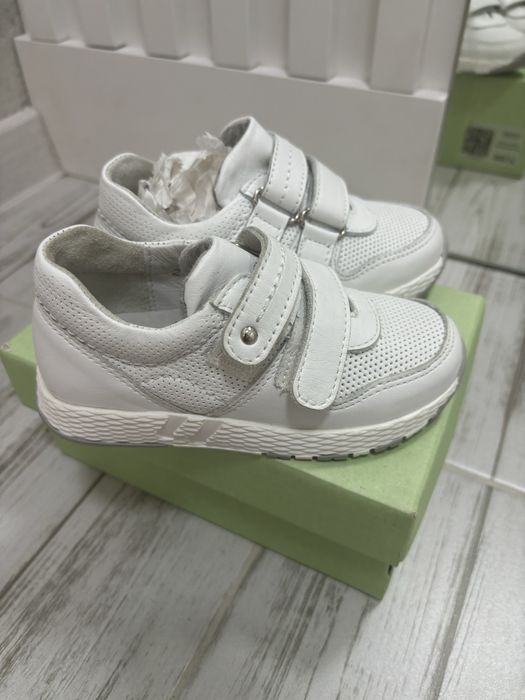 Продам детскую обувь