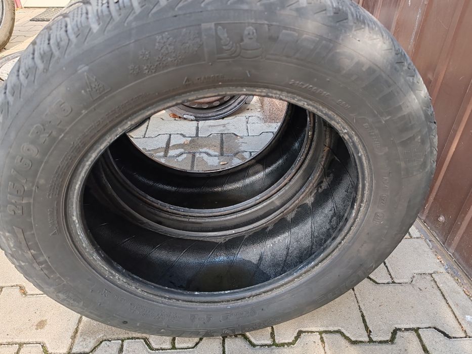 Vand 2 anvelope iarna