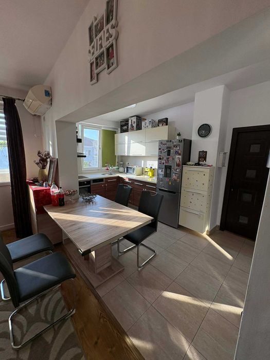 Apartament cu 3 camere de vanzare