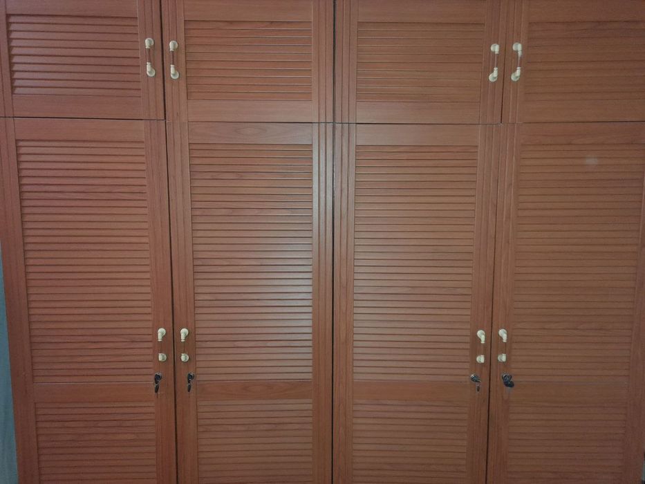 Срочно продам! Шкаф купе, 2 Шкафа привозной из дубая, диван с креслами