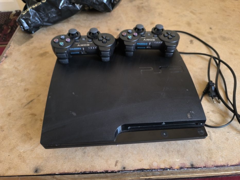 Playstation 3 slim 320 GB 30 tadan oshiq oyini bor hen proshivka bolga