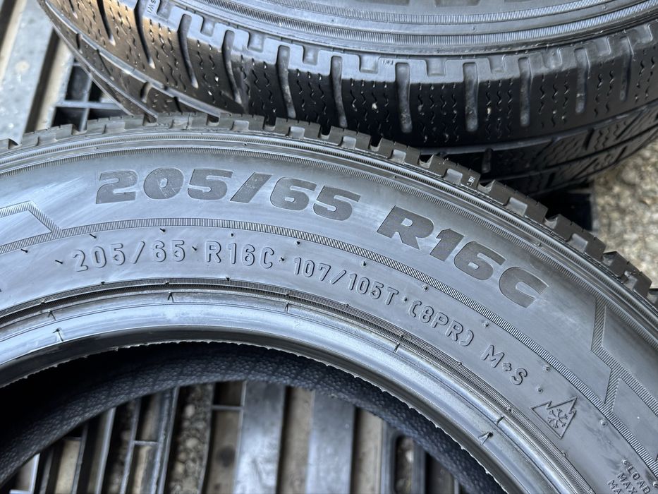 2бр.ЗИМНИ ГУМИ Pirelli 205/65/16C 7.5мм. грайфер за бус
