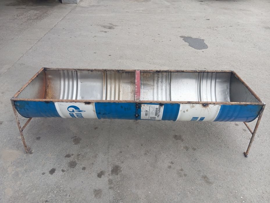 Кормушка для скота и баранов