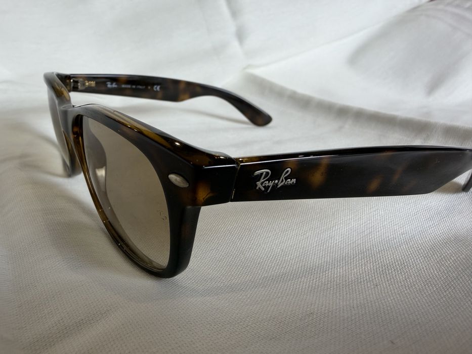 СЛЪНЧЕВИ ОЧИЛА — Prada, Ray-Ban, Prego