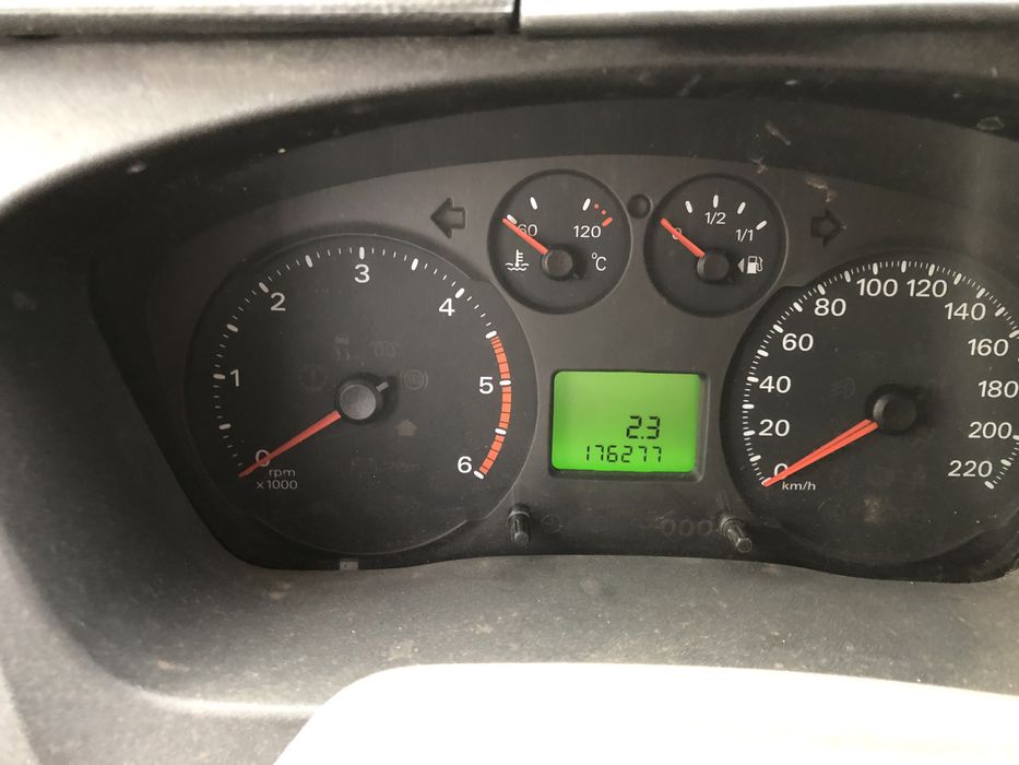 Vand  Ford tranzit  anul 2012 cu rampă functionala cu trlecomanda