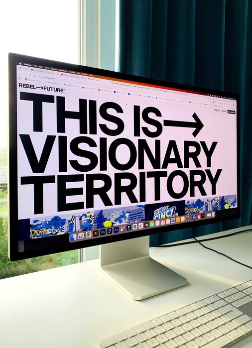 Monitor Apple Studio Display 27", 5K Retina, Thunderbolt (Stand Tilt and Height Adjustable)