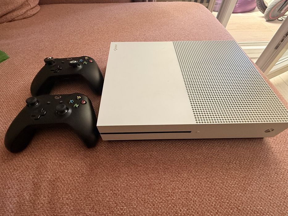 Consola Xbox One S 512 GB SSD, ALB Second-Hand + 2 Controllere