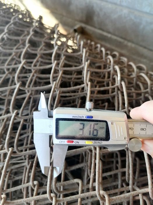 Plasa împletită de gard