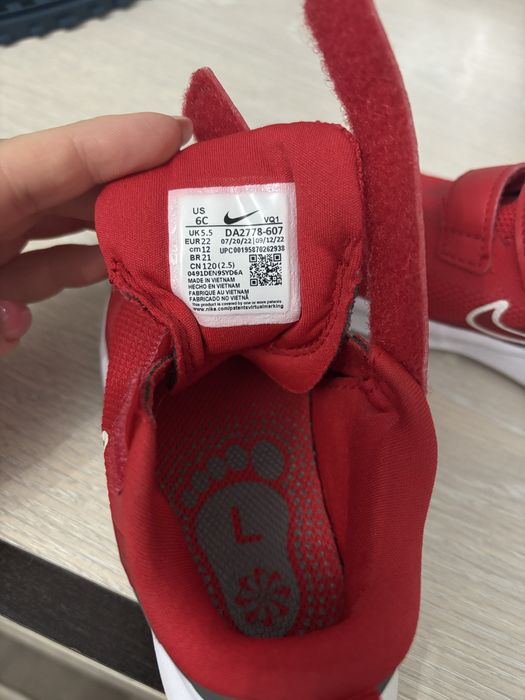 Adidasi Nike, marimea 22