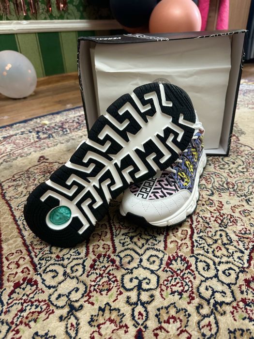 Супер кроссовки от Versace