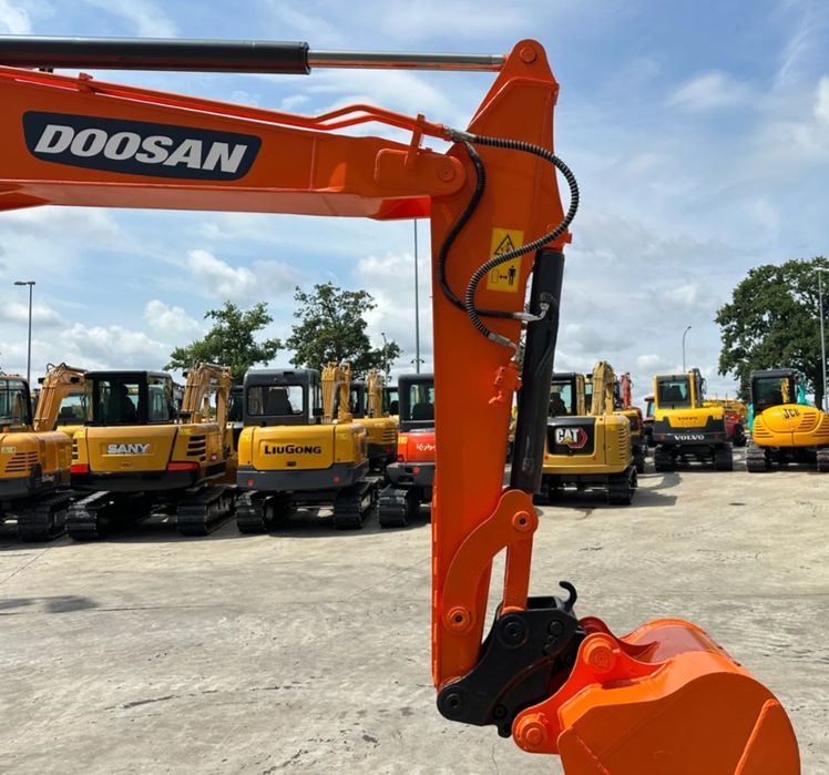 Midi-excavator Doosan DX55-9C (2018) • 4000 Ore •5.5 tone . Șenile Oțel + Cauciuc • București
