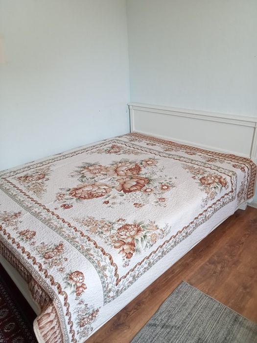 Кровать с матрасом, комод и тумба