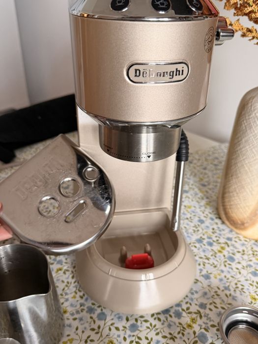 Кафемашина Delonghi Dedica златна