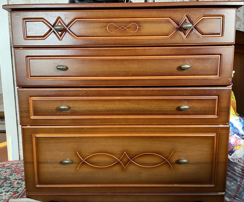 Продам спальный гарнитур