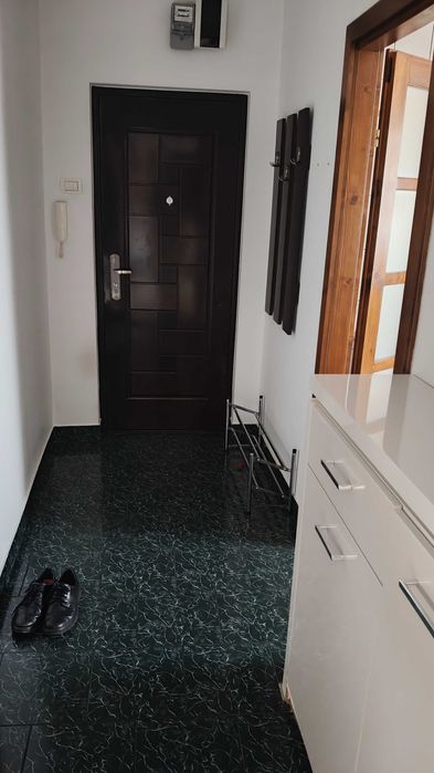 Proprietar, inchiriez apartament cu 3 camere Complex - Universitate - Parvan