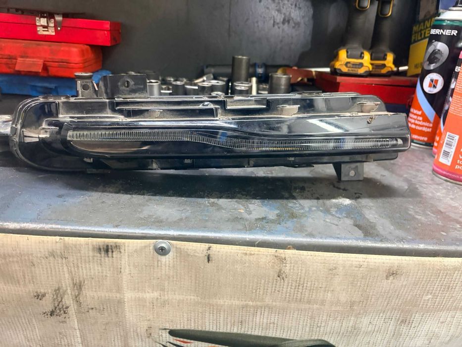 Proiector led dreapta Volvo V40 dupa 2012