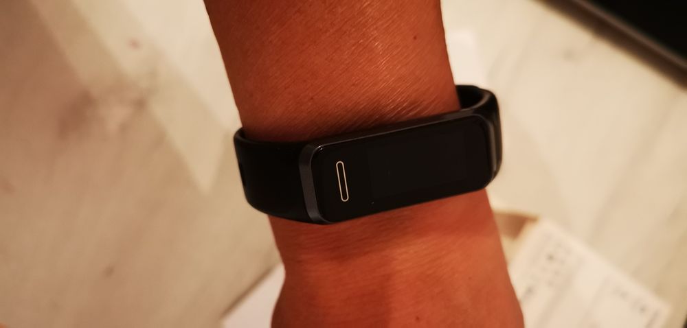 Смарт гривна Huawei Band 4