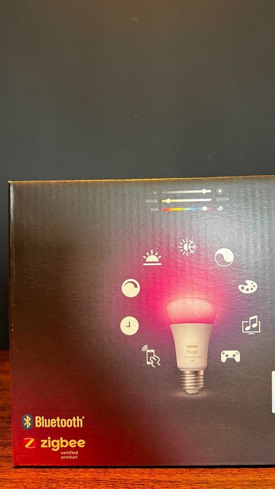 Kit Philips HUE - E27, RGB: 3 becuri, consola si intrerupator