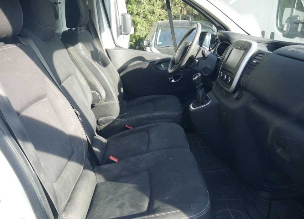 Nissan NV 300 2020
