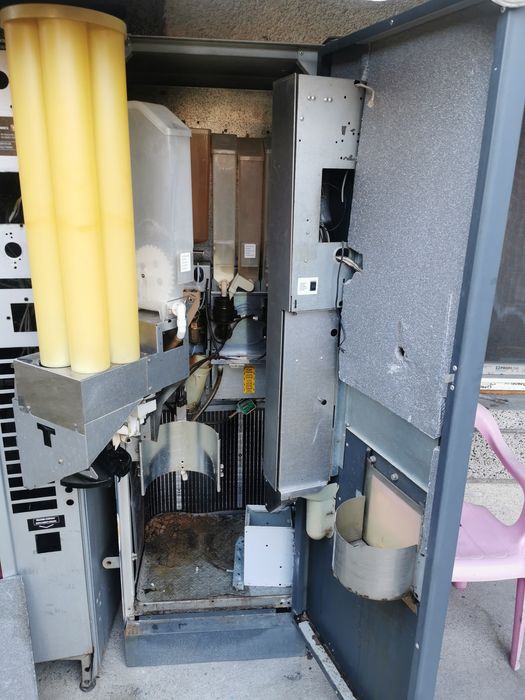 Вендинг Зануси Лх с нова врата добро състояние.