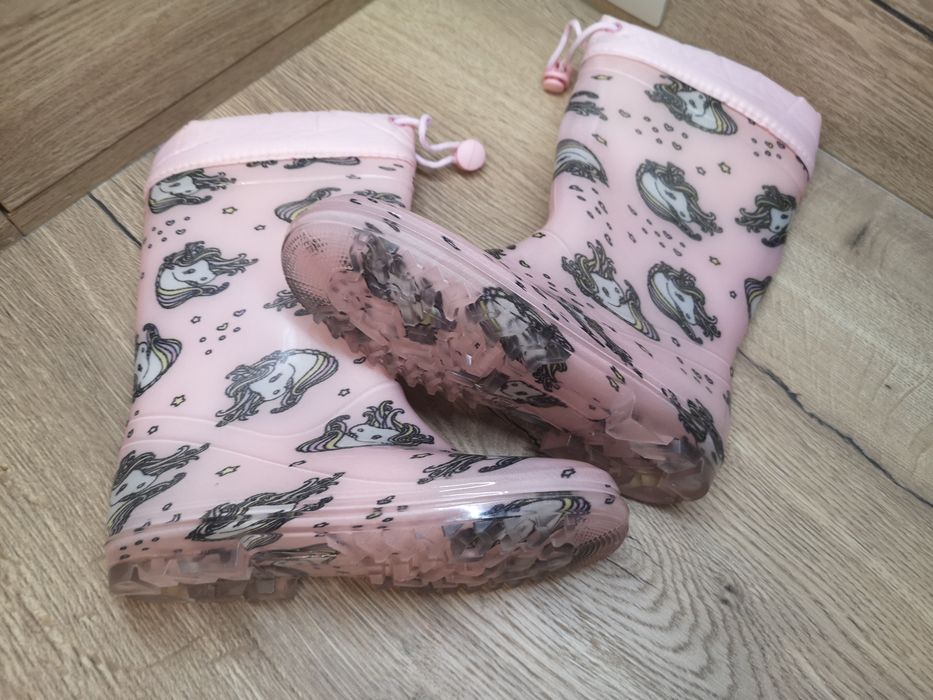 Гумени ботуши и сандали за госпожица