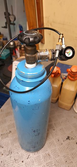 Продавам стоманена бутилка за сгъстен въздух 300 бара РСР