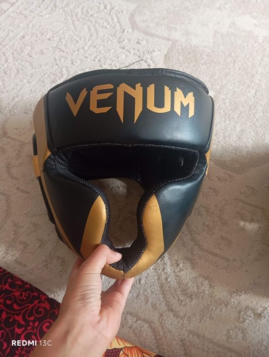 продам два боксерских шлема UFC и Venum