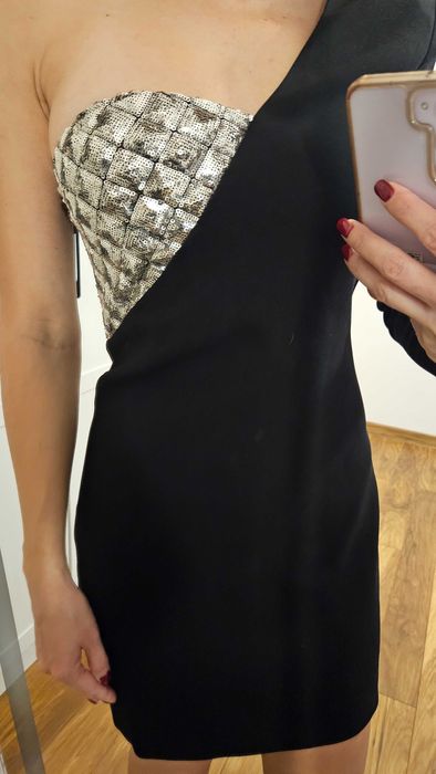 Празнична рокля с едно рамо и пайети в черно