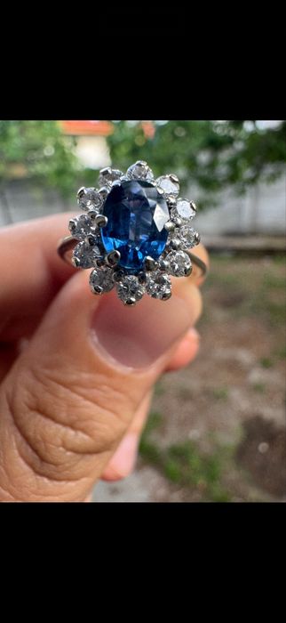 Inel aur alb 18 k cu safir natural 0,73 kt si diamante 0,5, certificat