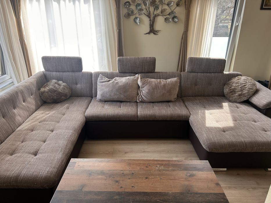 П-образен диван и холна маса