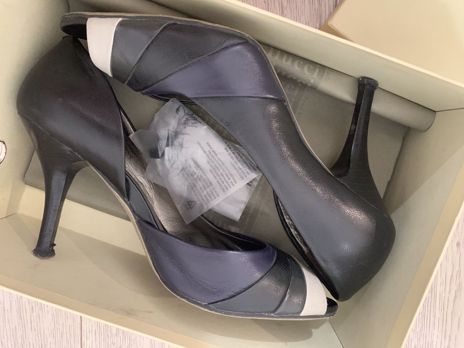 Продам женские туфли.