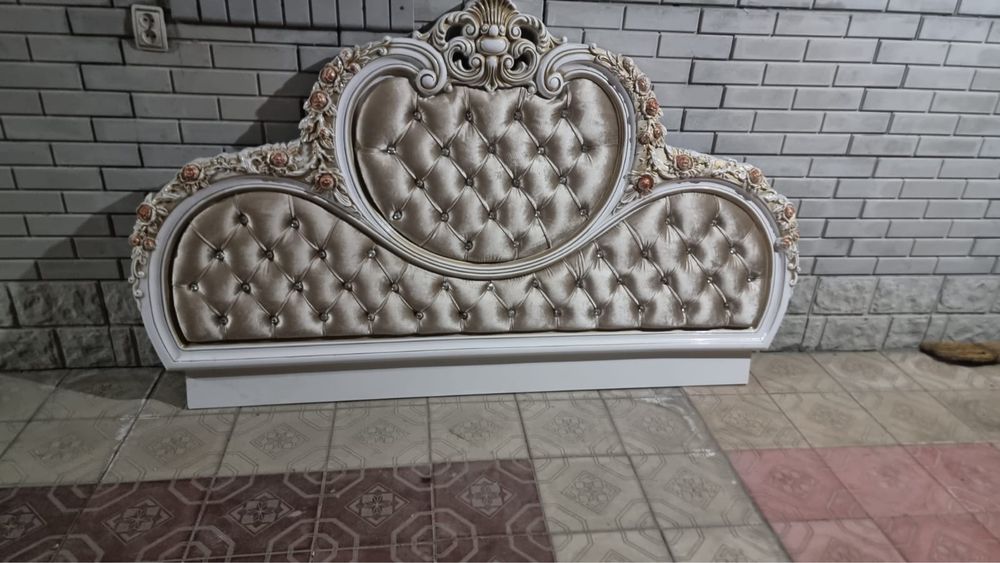 Изголовье  кровати