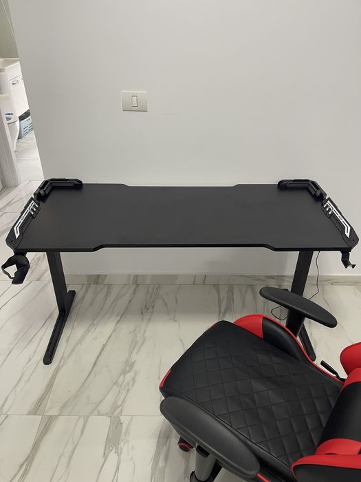 Vând Birou + Scaun  gaming