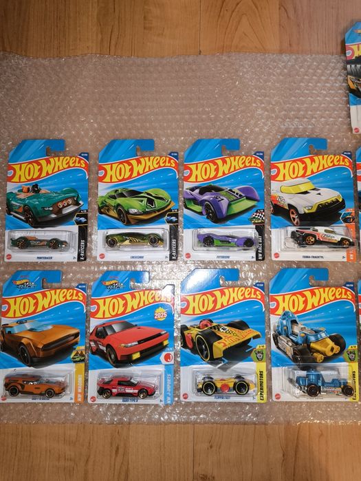 Машинки Hot Wheels из бокса 2025K.