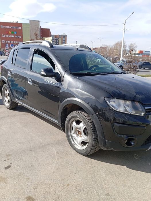 Машина Sandero Renault