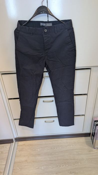 Тъмни сини панталони