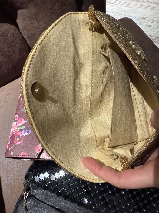 Клатчи и сумка Guess