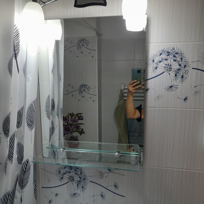 Vând oglinda cu 2 spoturi